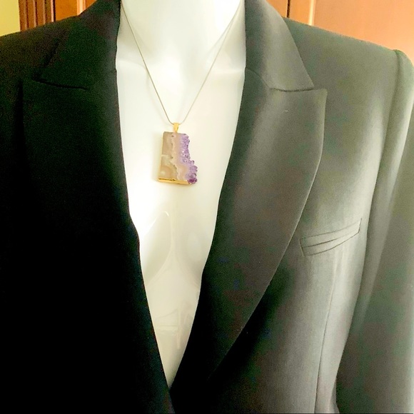 Beautiful Amethyst druse stone pendant necklace framed by gold tone metal NWT - Picture 4 of 9